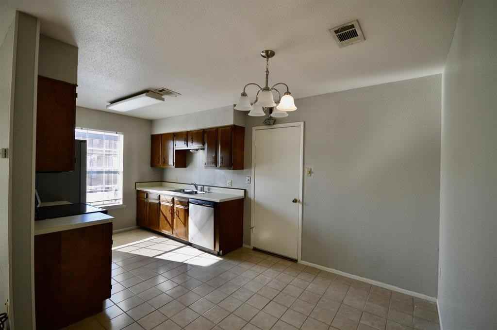 1071 Park Meadow Dr - Photo 7 of 18