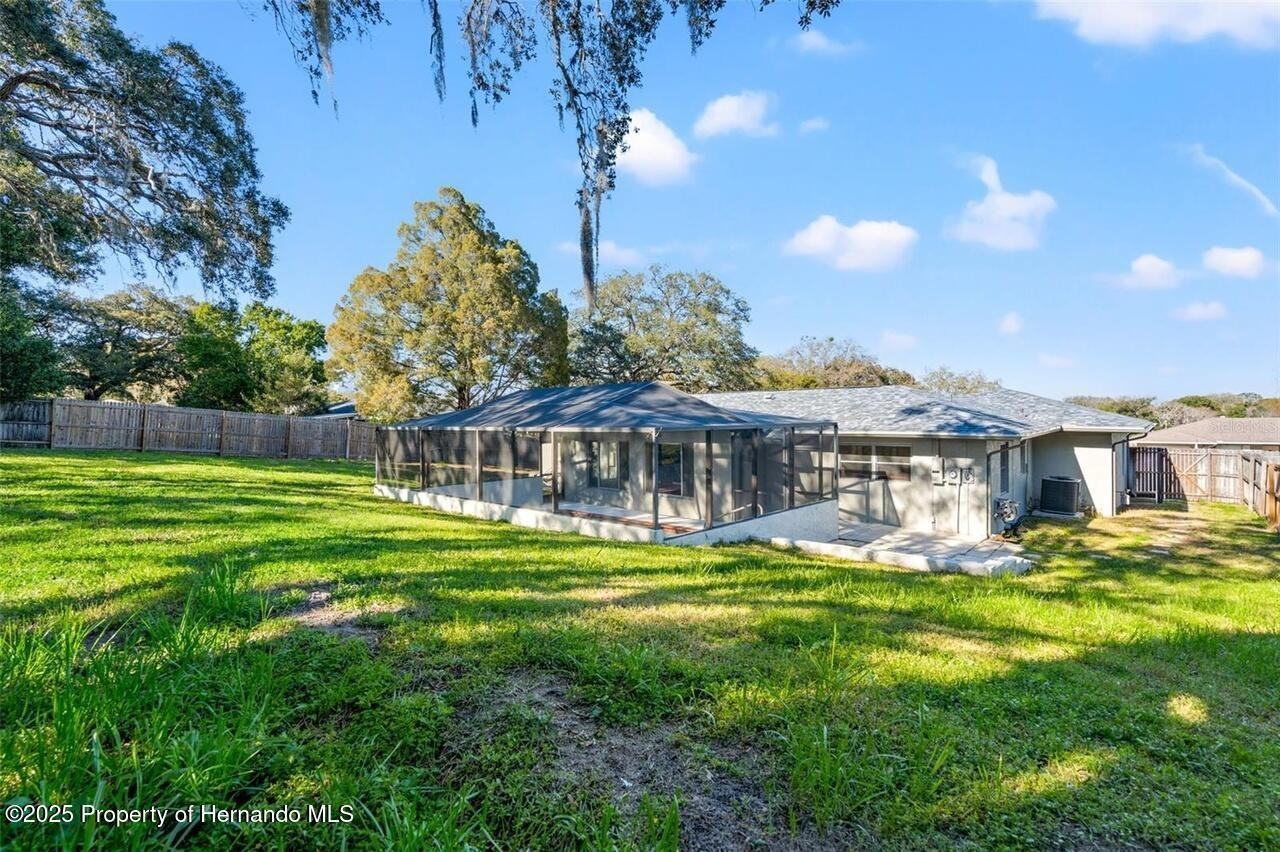 7370 Holiday Drive - Photo 2 of 9