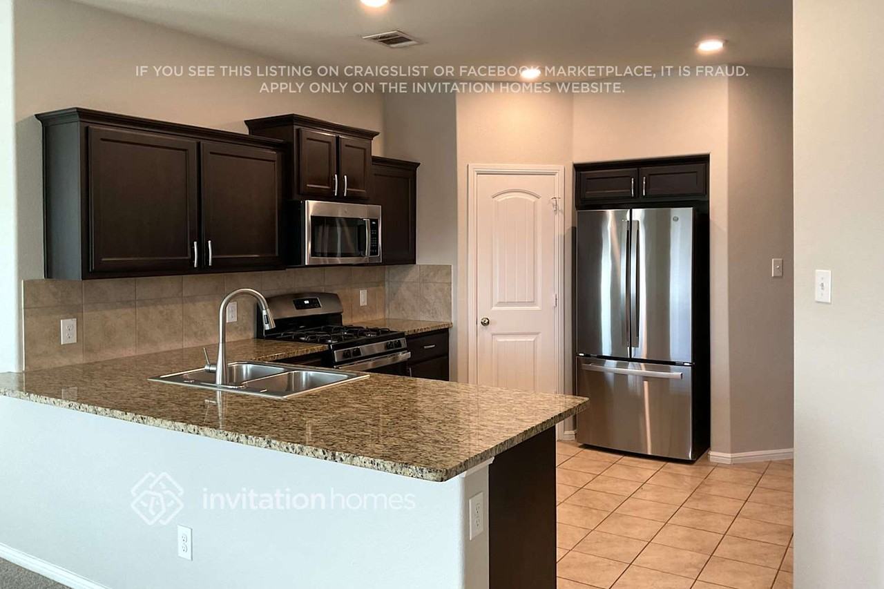 848 Wylie St - Photo 4 of 13