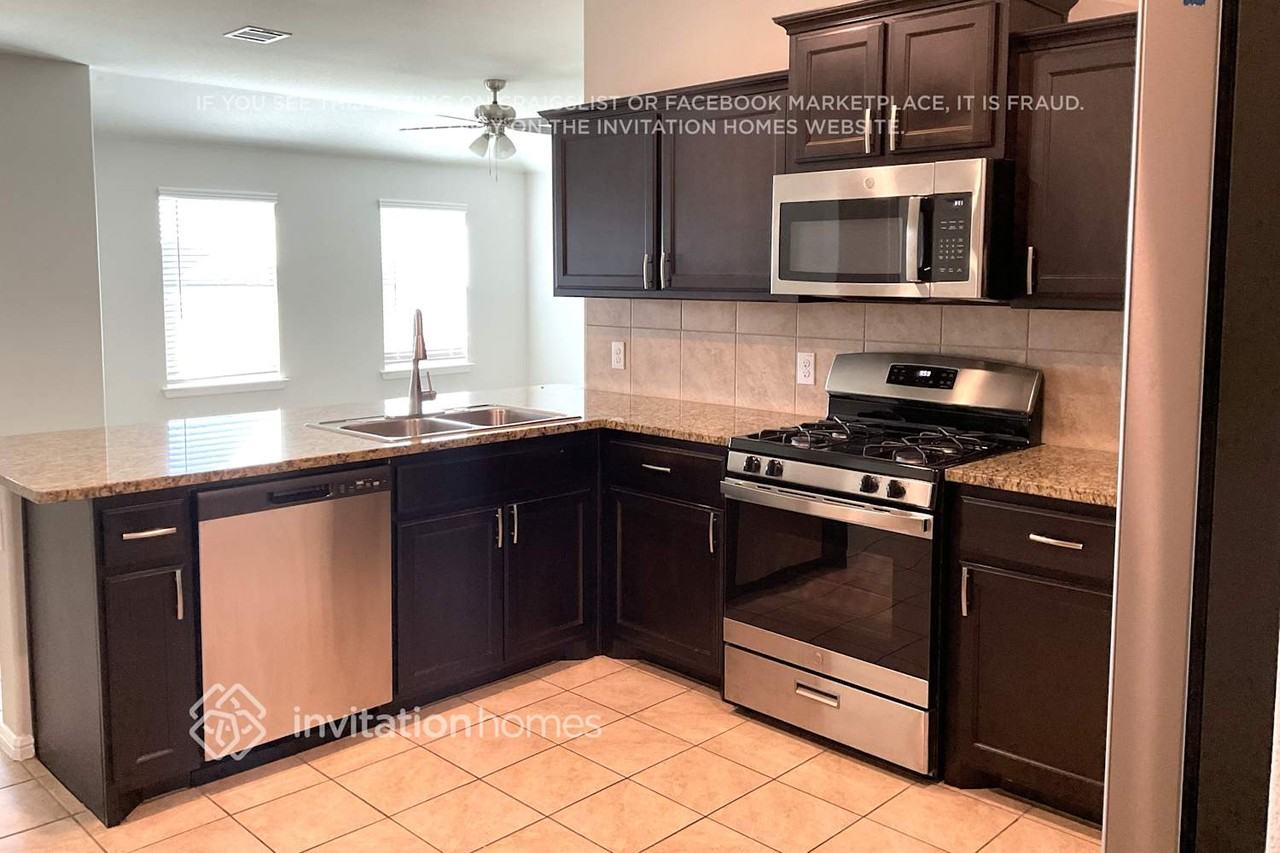 848 Wylie St - Photo 5 of 13