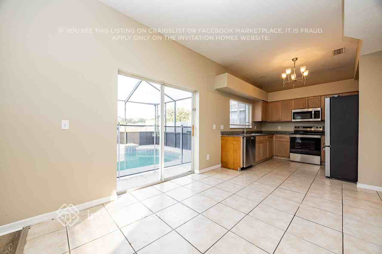 11808 Brenford Crest Dr - Photo 5 of 18