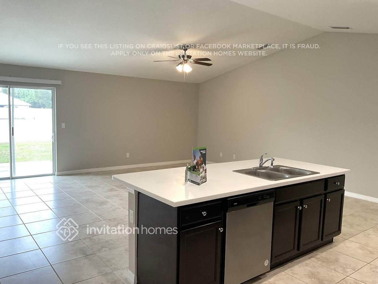 842 Starland St Se - Photo 5 of 17