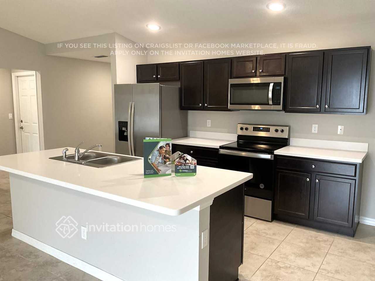 842 Starland St Se - Photo 7 of 17