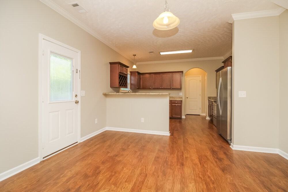 5205 Rockridge Ct - Photo 6 of 17