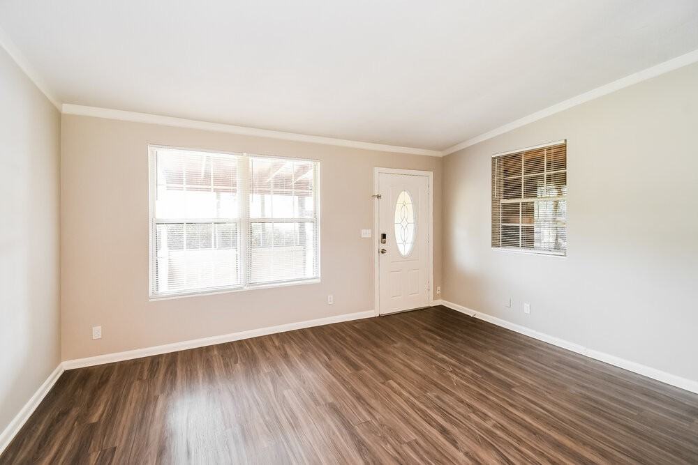 1120 Skye Dr W - Photo 4 of 16