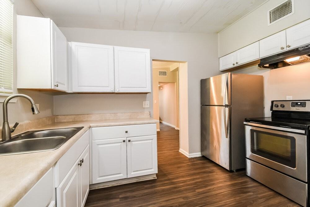 1120 Skye Dr W - Photo 7 of 16