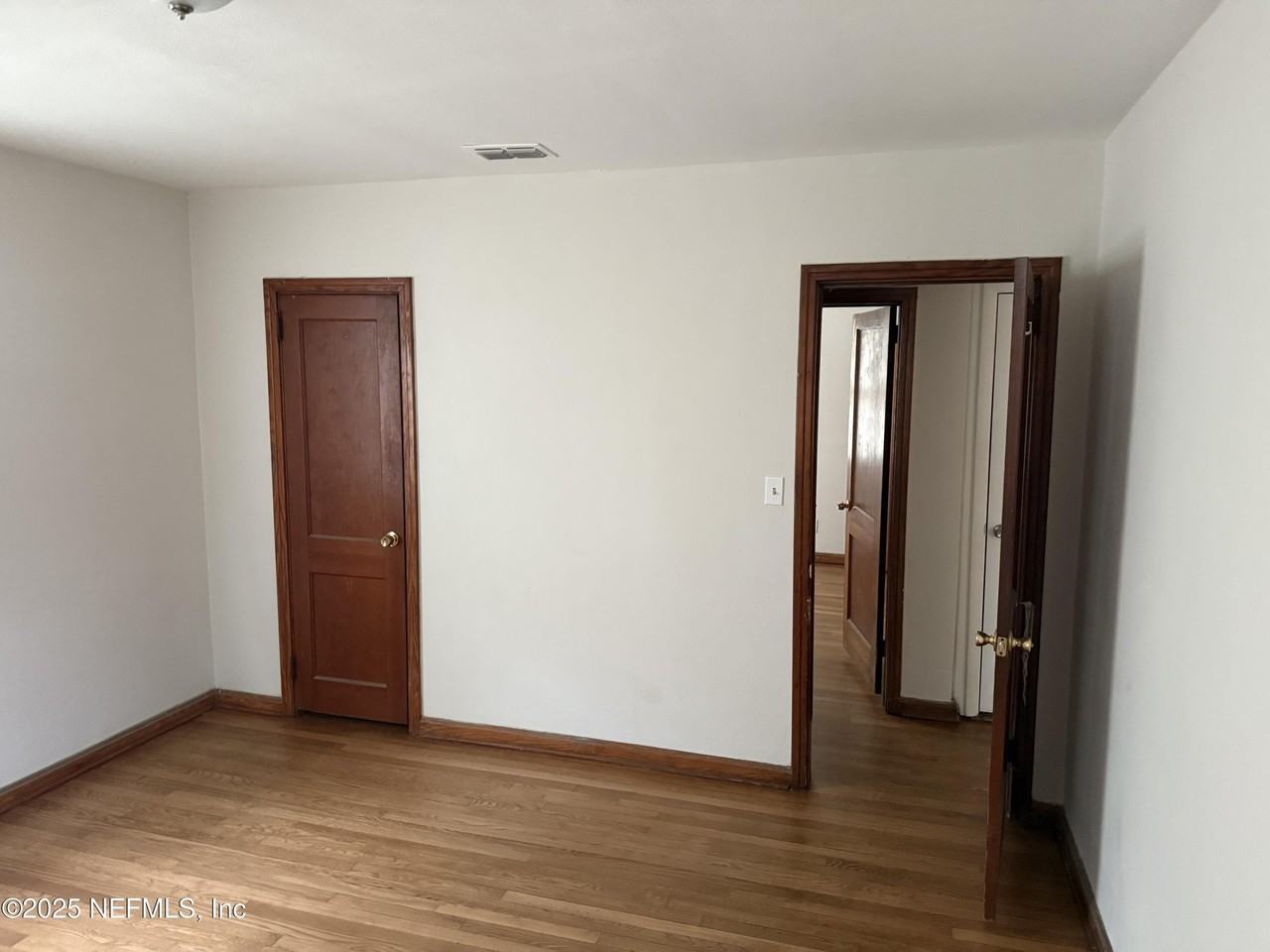 947 Glencarin St - Photo 5 of 9