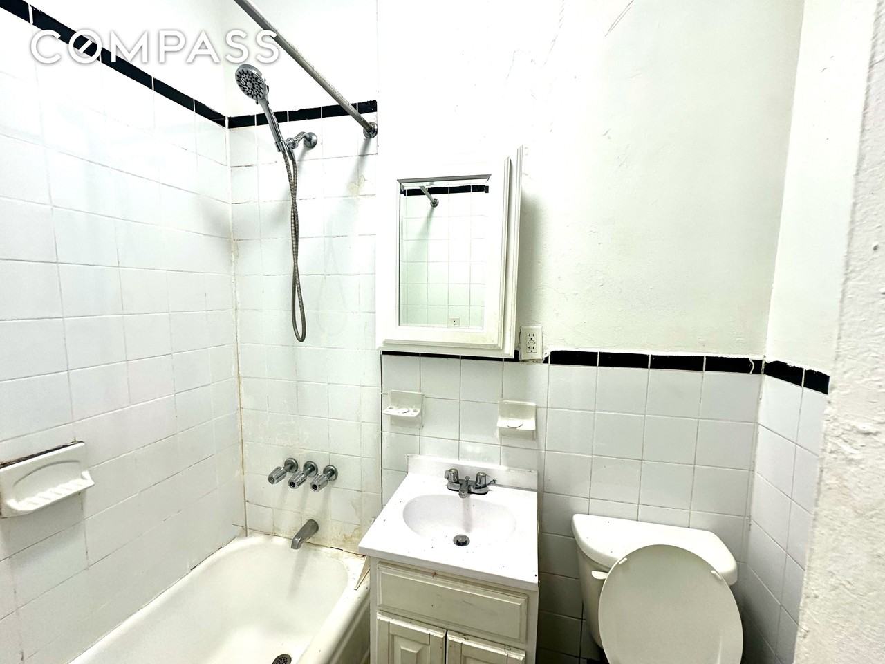 517 W 161st St #33 - Photo 3 of 4