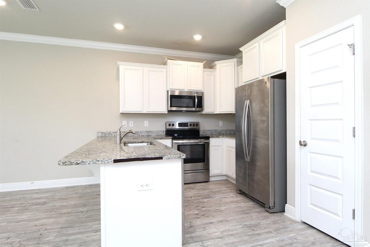 310 S F St - Photo 7 of 30