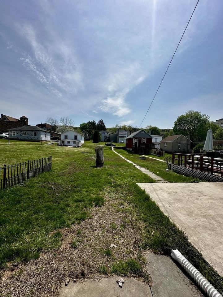 320 North Street - Photo 3 of 14