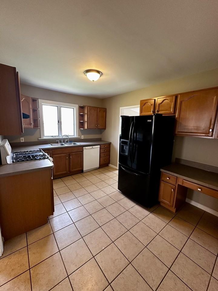 320 North Street - Photo 7 of 14