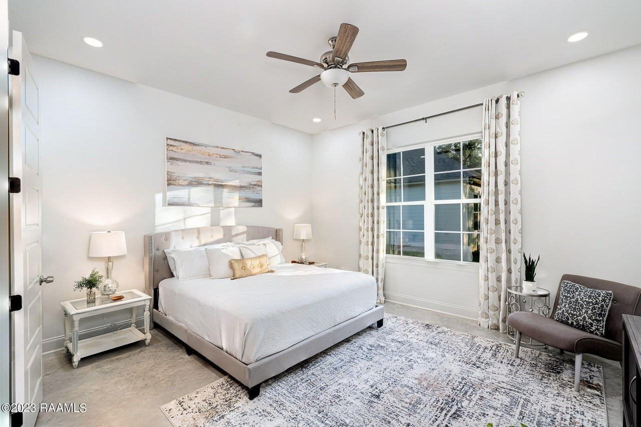 406 E Martial Ave - Photo 3 of 33