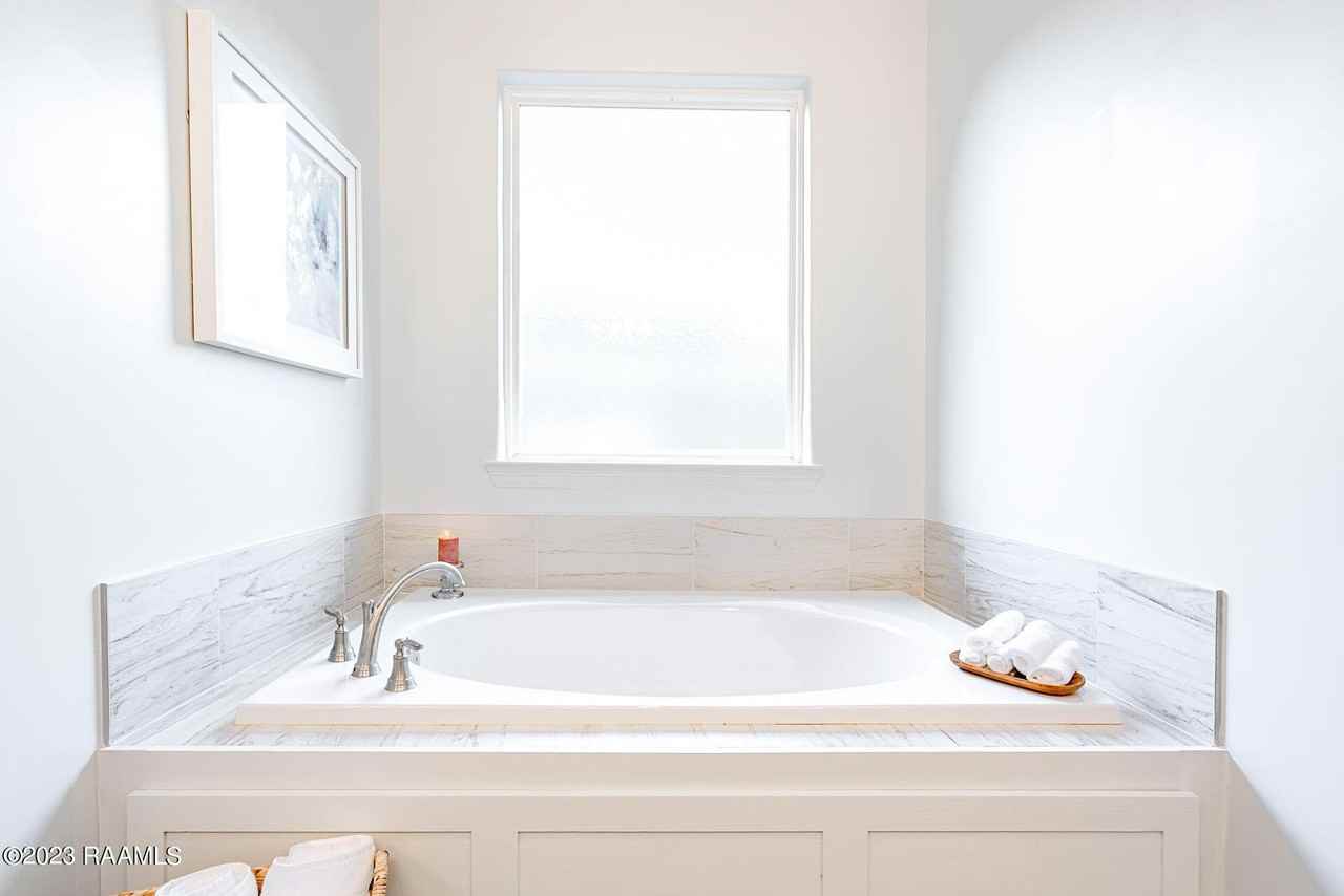 406 E Martial Ave - Photo 6 of 33