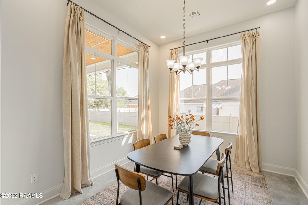 404 E Martial Ave - Photo 3 of 38