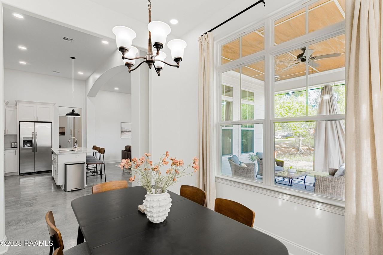 404 E Martial Ave - Photo 5 of 38