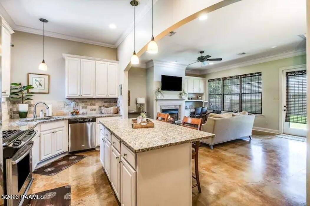 402 E Martial Ave - Photo 5 of 17