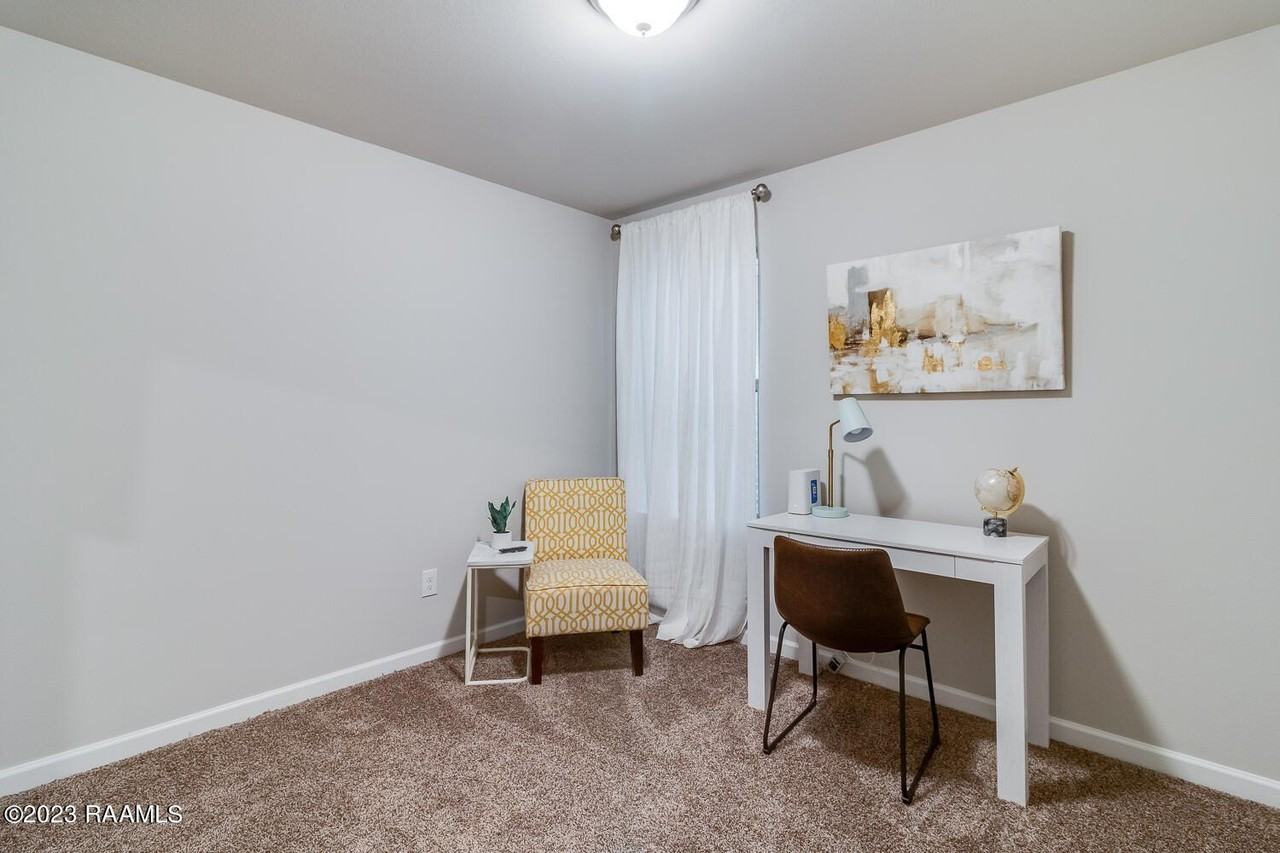 109 Red Pine Dr - Photo 4 of 20