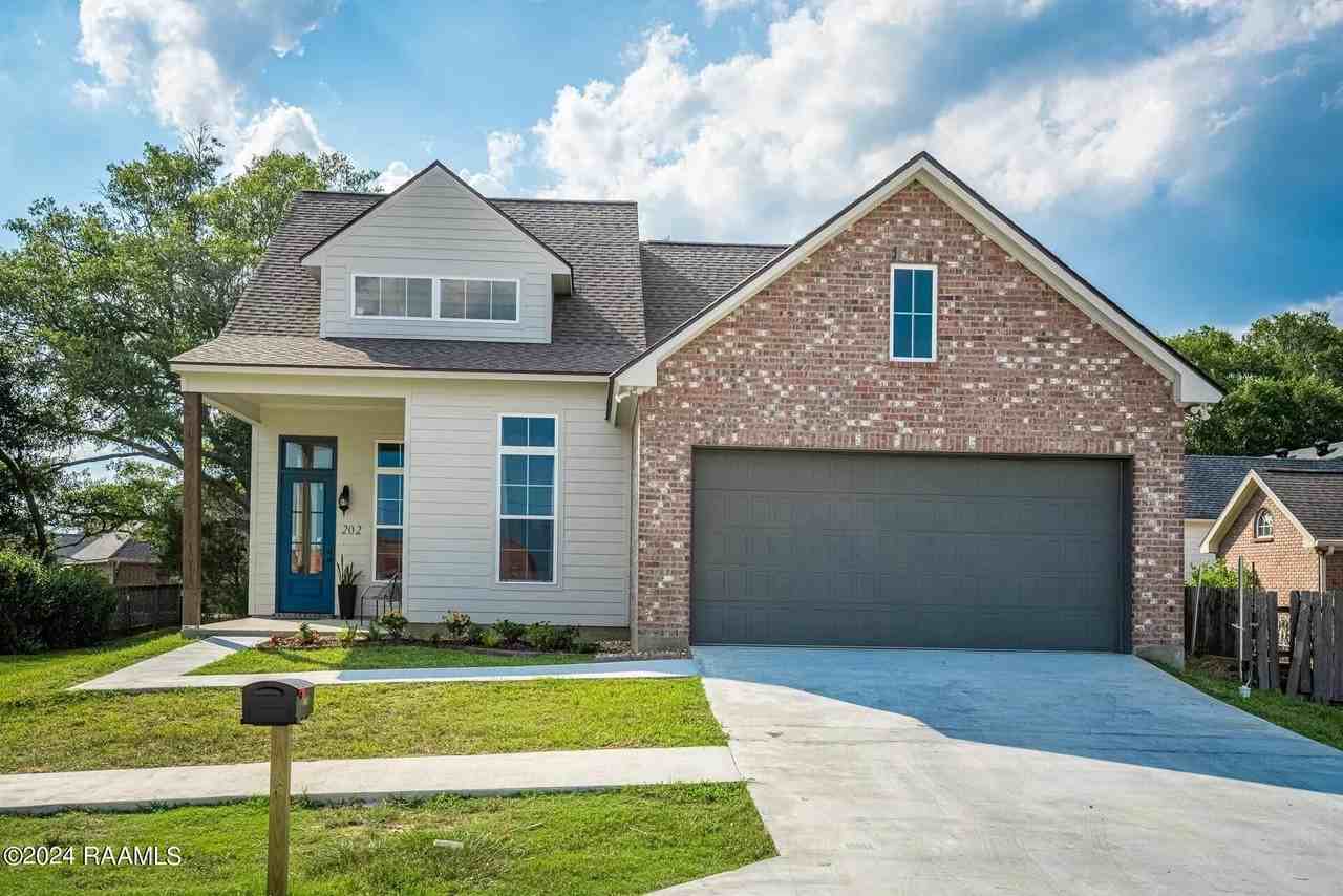 202 Student Ln - Photo 2 of 31