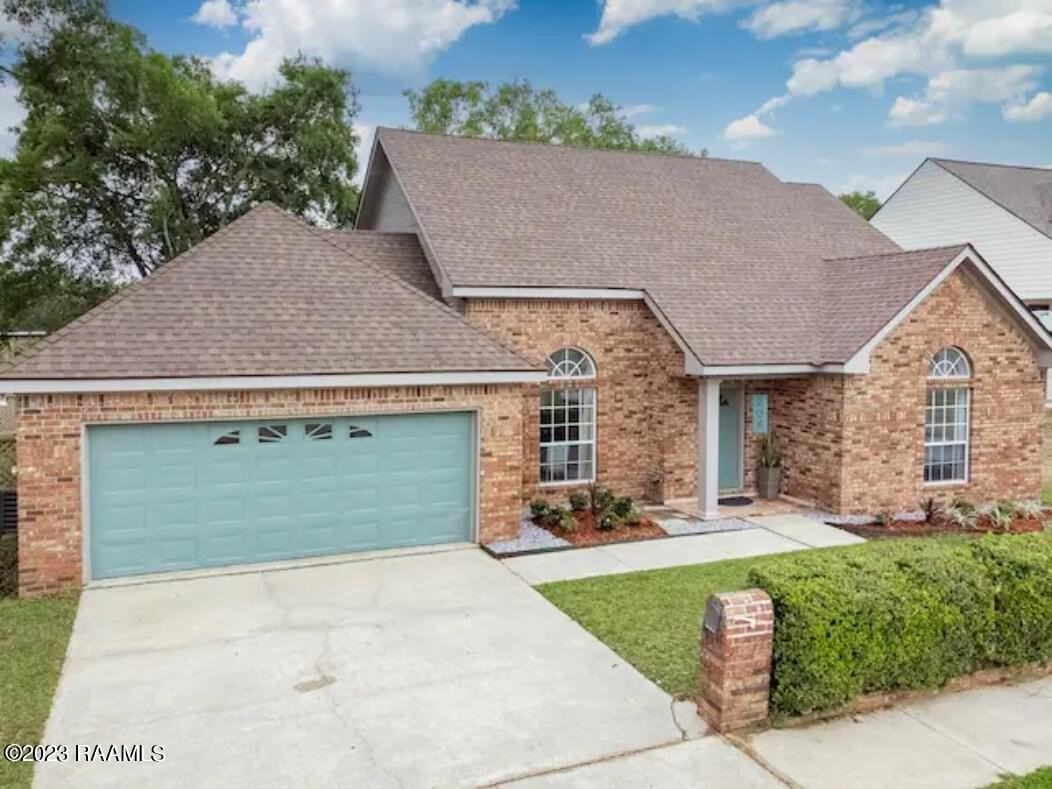 204 Student Ln - Photo 2 of 33