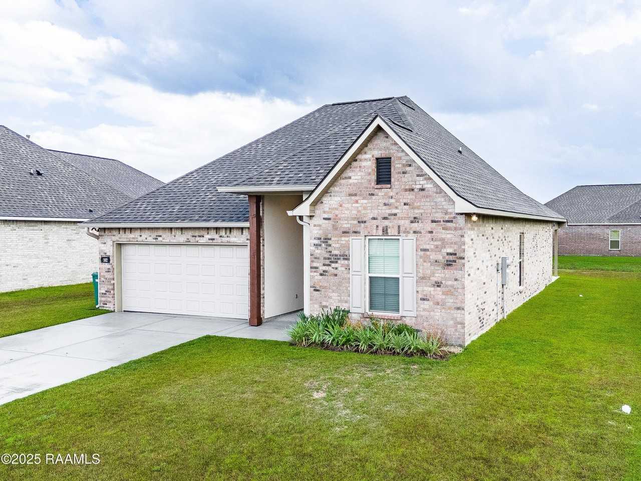 102 Jubilation St - Photo 2 of 32