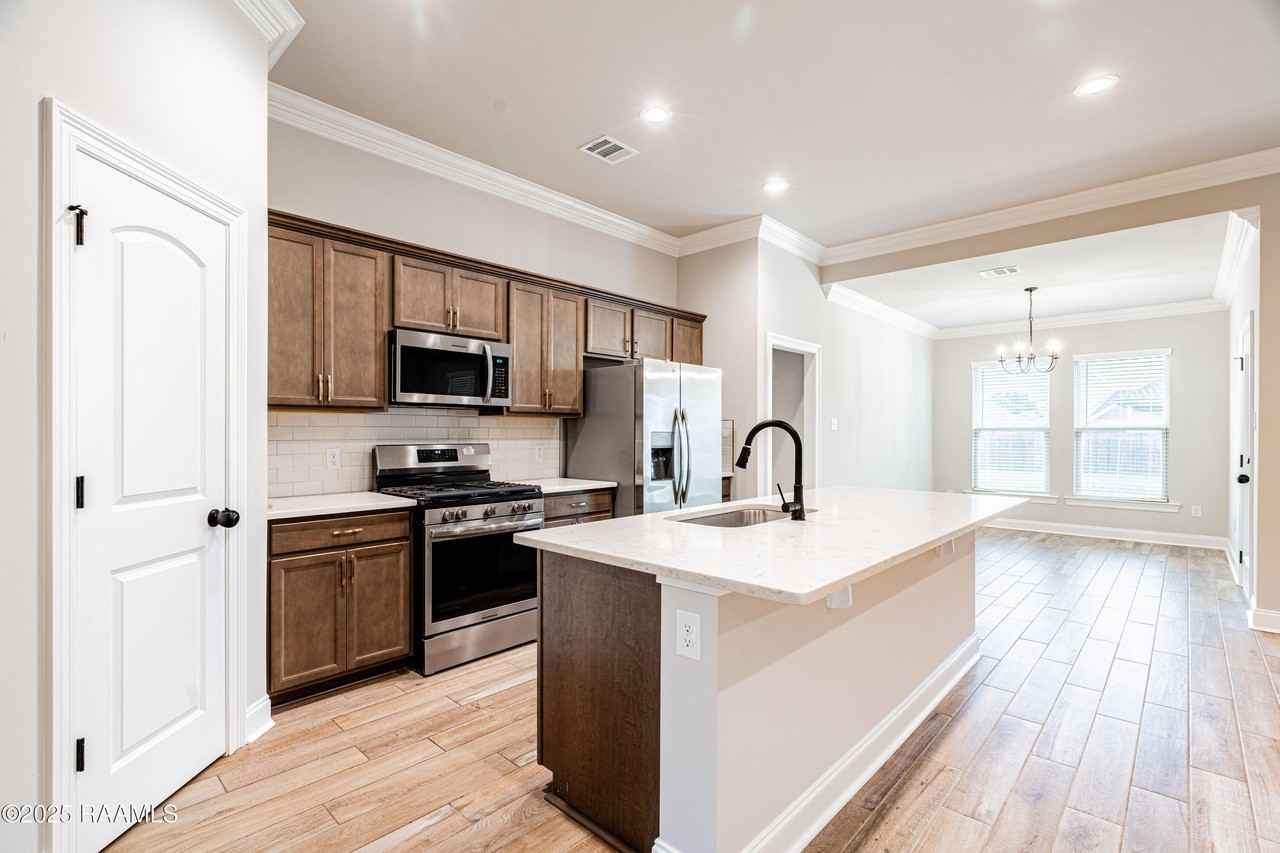 102 Jubilation St - Photo 5 of 32