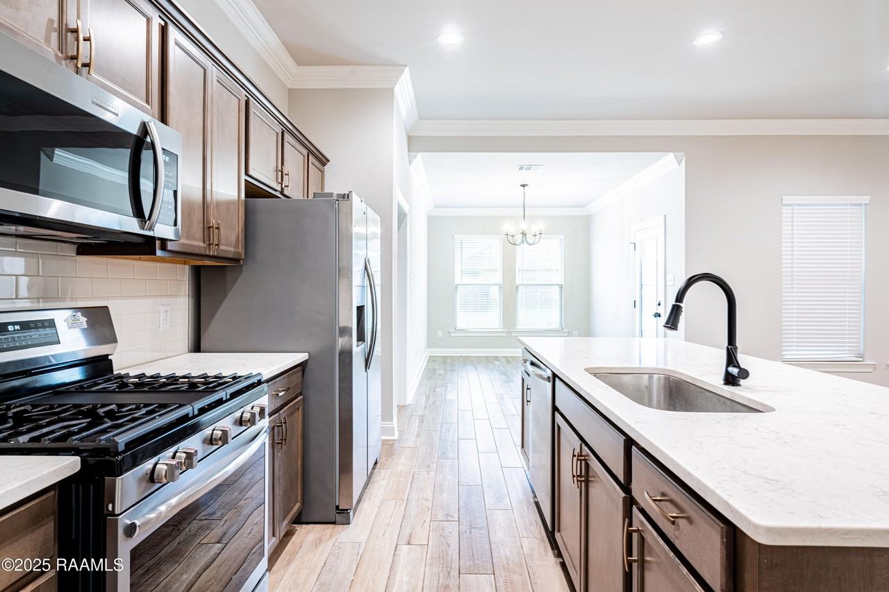 102 Jubilation St - Photo 6 of 32