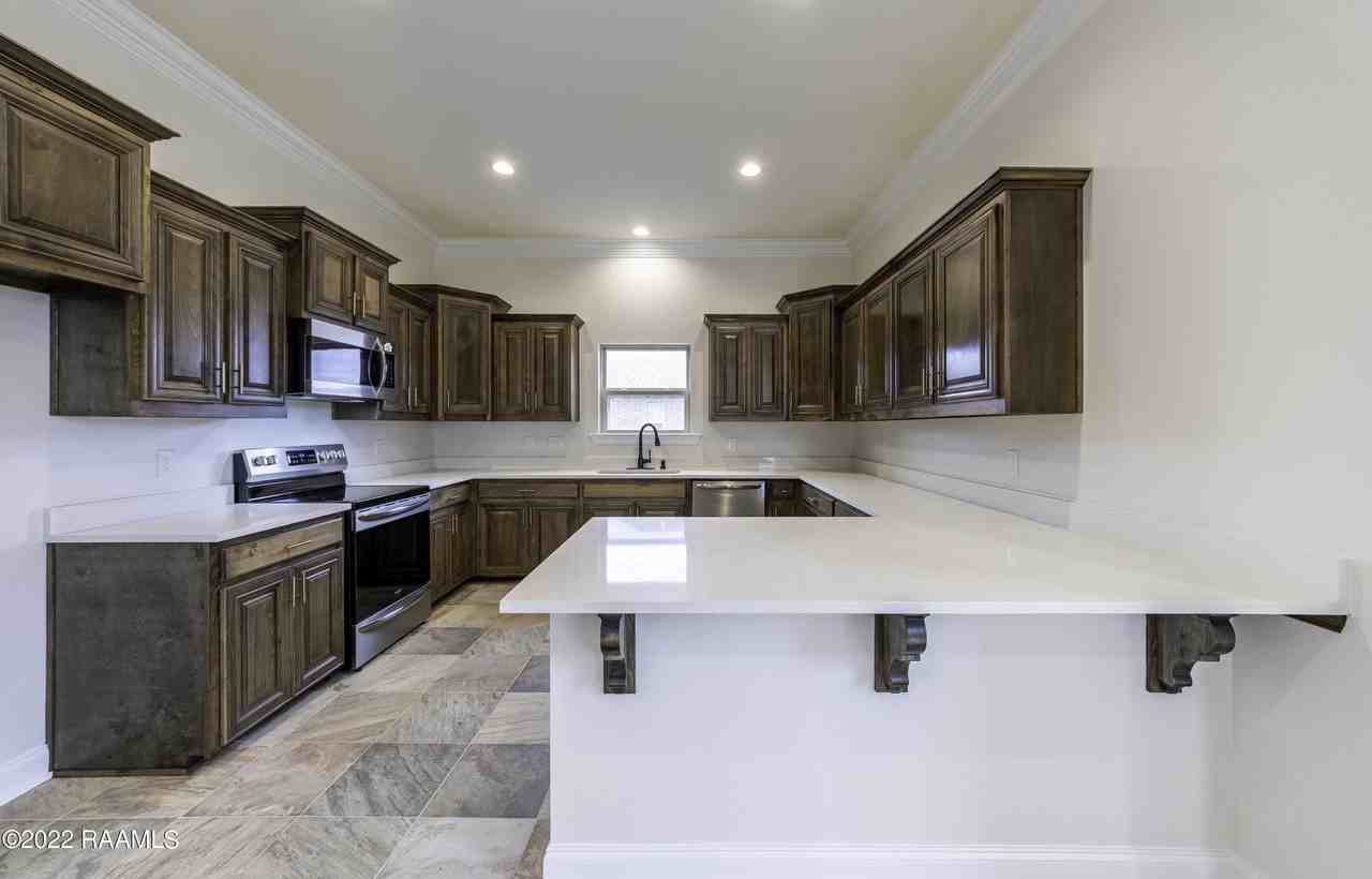 311 Finnegan Way - Photo 6 of 33