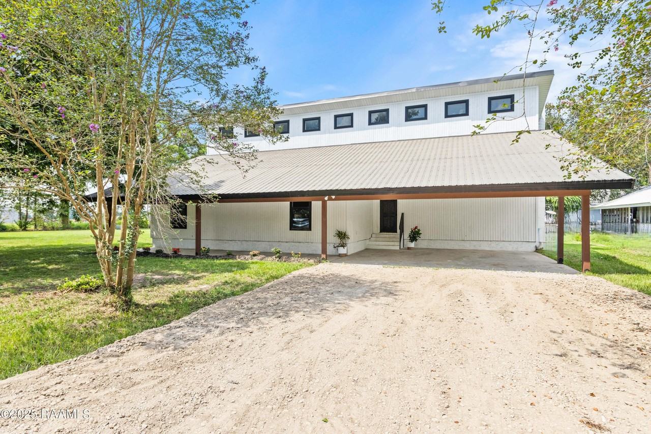 1100F Vieux Jacquet Rd - Photo 3 of 50