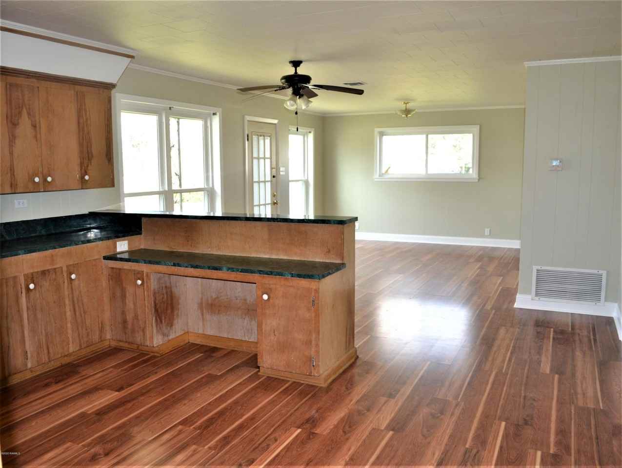 103 Clara St - Photo 6 of 10