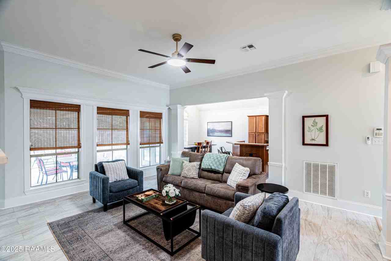 130 Windermere Cir - Photo 6 of 37