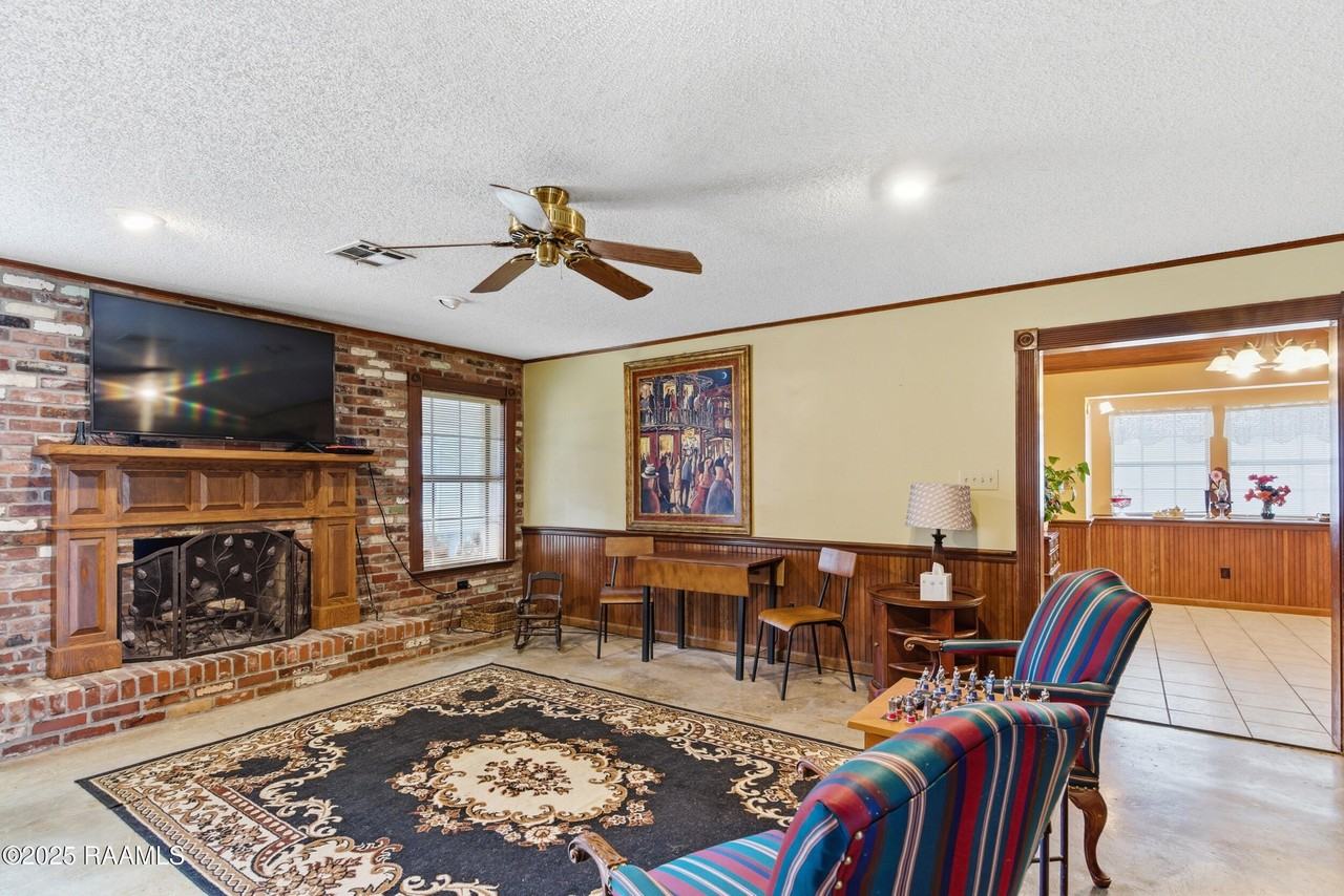 104 Tallowood Cir - Photo 2 of 13