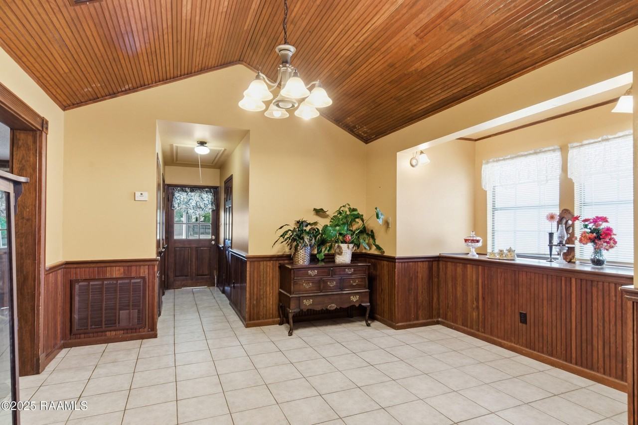 104 Tallowood Cir - Photo 3 of 13