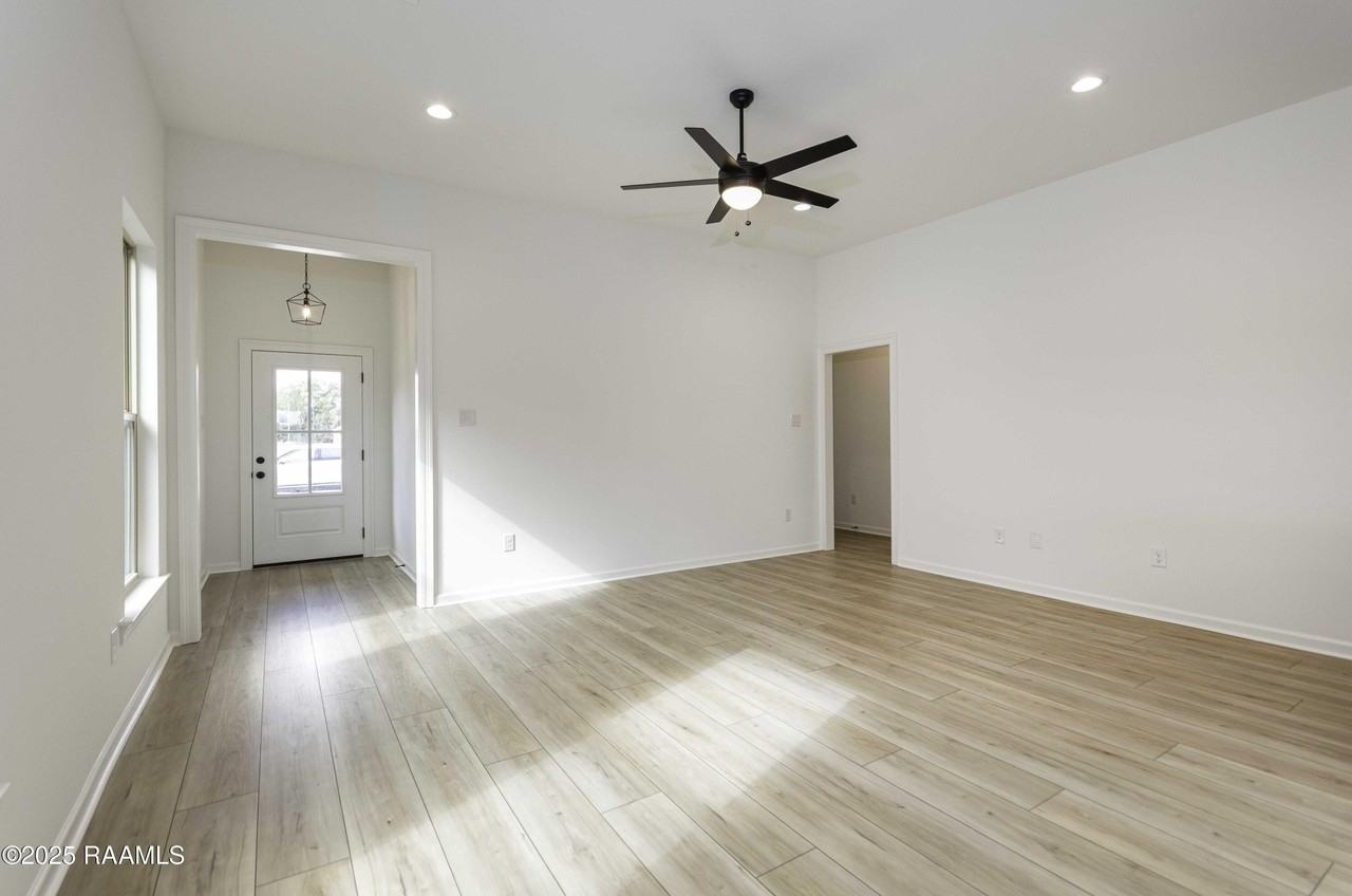 300 300 Wakely Court - Photo 2 of 20