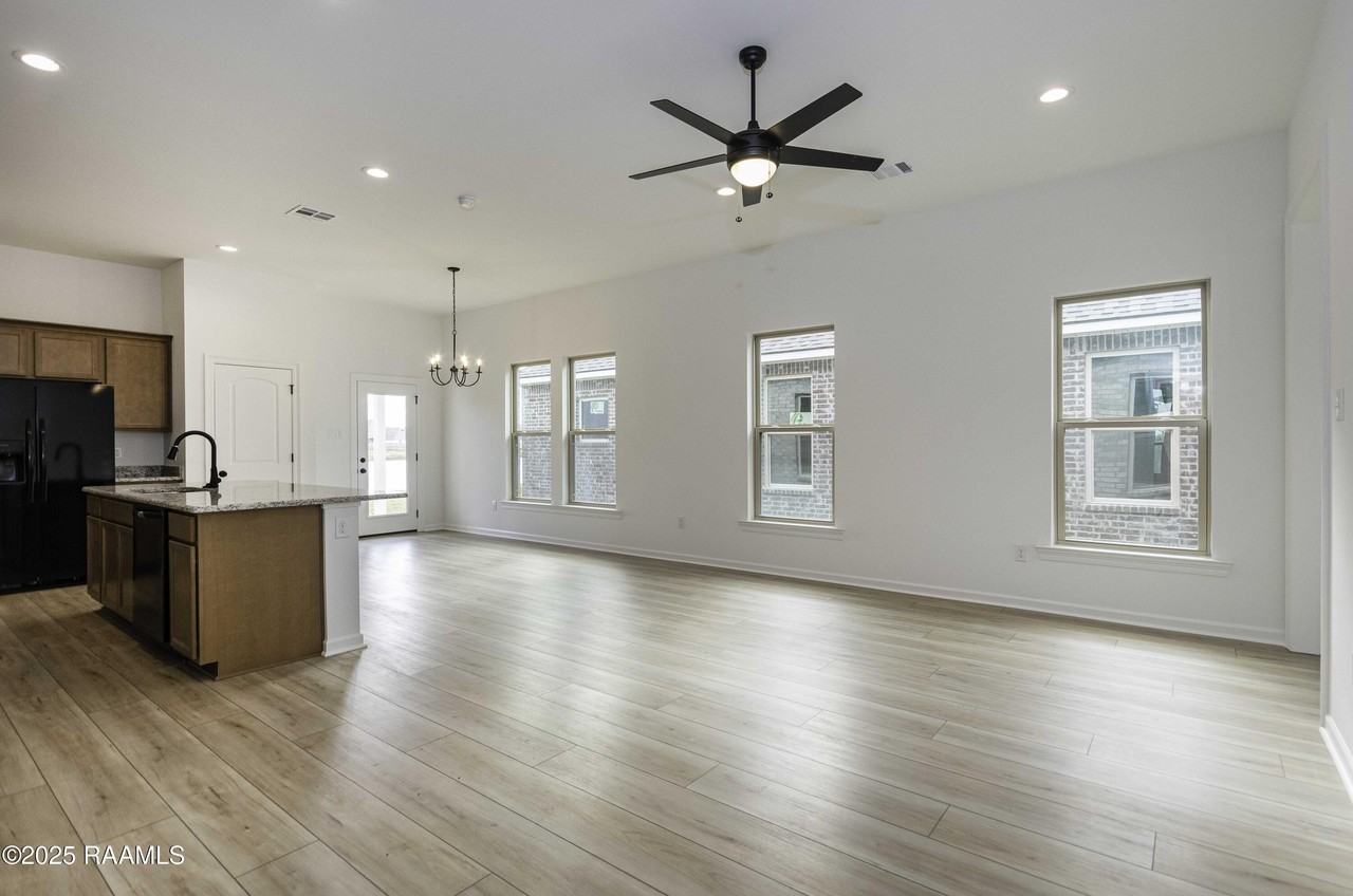 300 300 Wakely Court - Photo 4 of 20