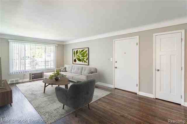 1909 Gardenia Avenue #3 - Photo 6 of 12