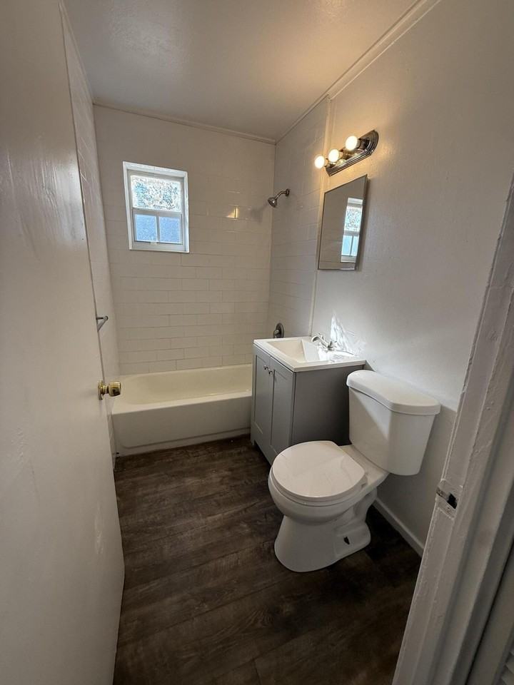 709 W 4th St - Photo 4 of 6