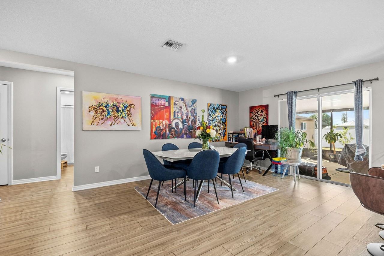 2626 Southwest Monterrey Lane - Photo 3 of 38