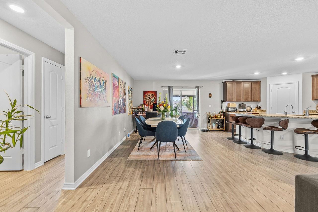 2626 Southwest Monterrey Lane - Photo 5 of 38