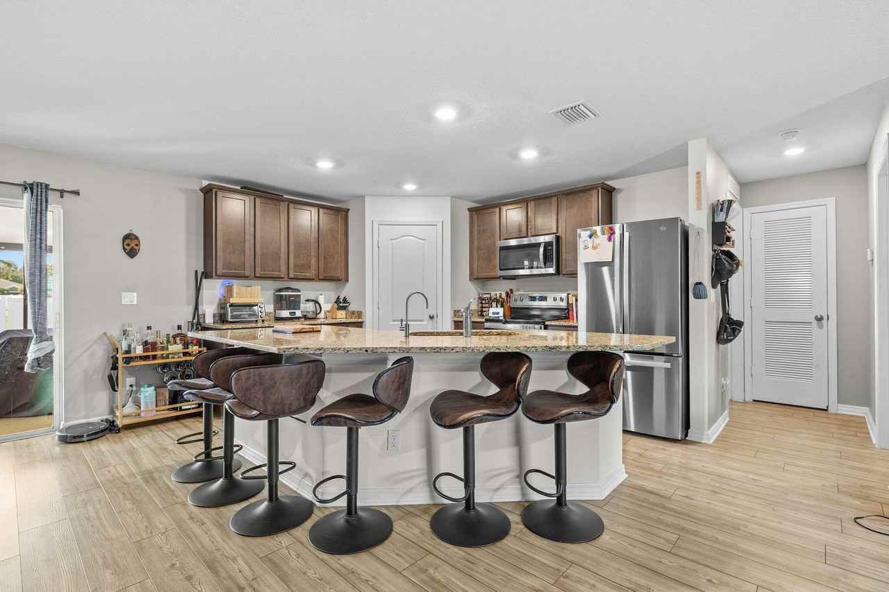 2626 Southwest Monterrey Lane - Photo 7 of 38