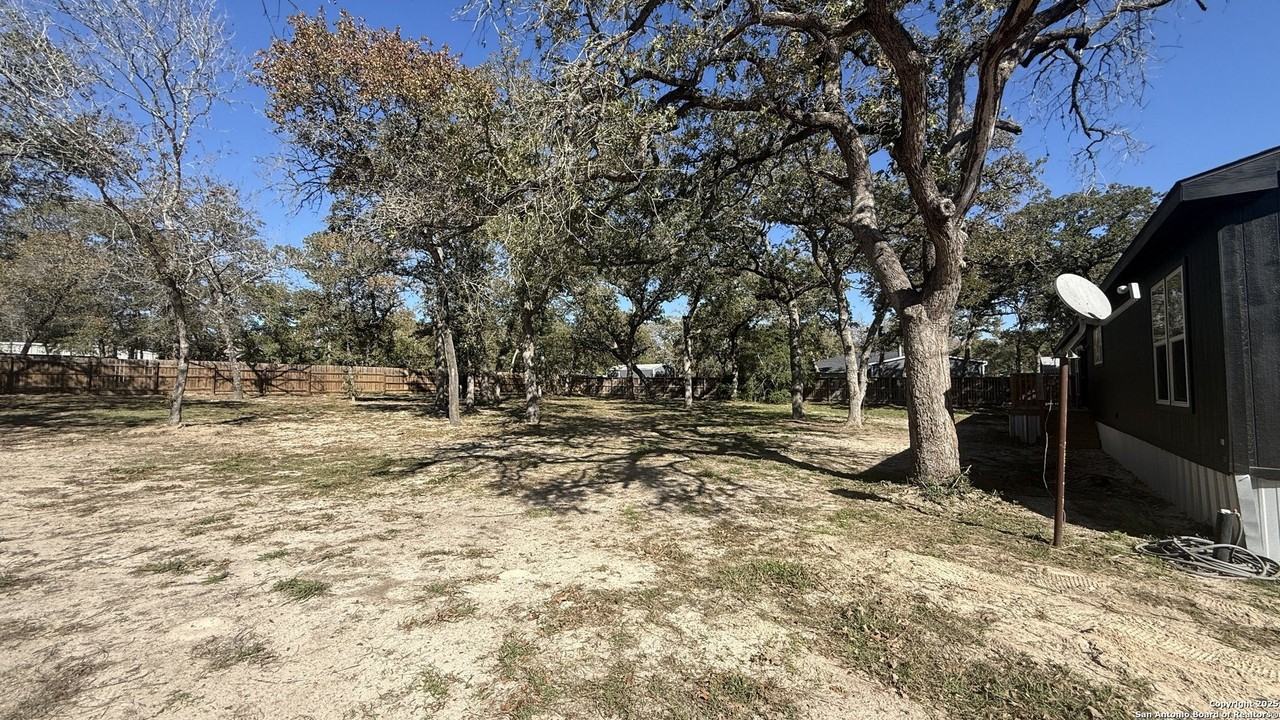 219 Hickory Hill Dr - Photo 4 of 12