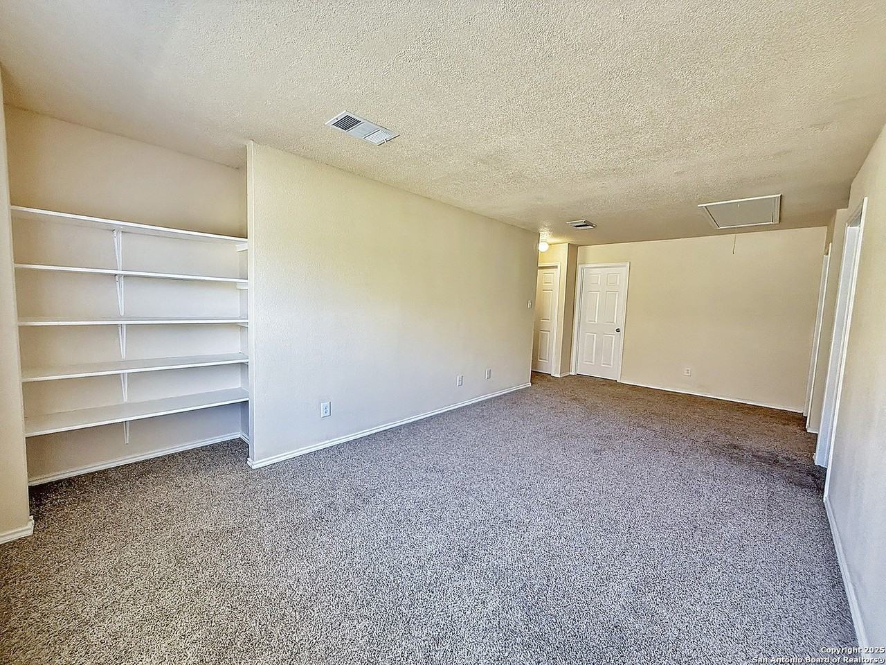 9123 Centro Grande - Photo 5 of 14