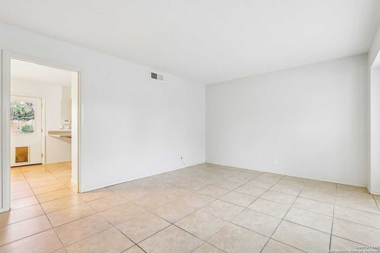 5702 Gabor Dr - Photo 5 of 29