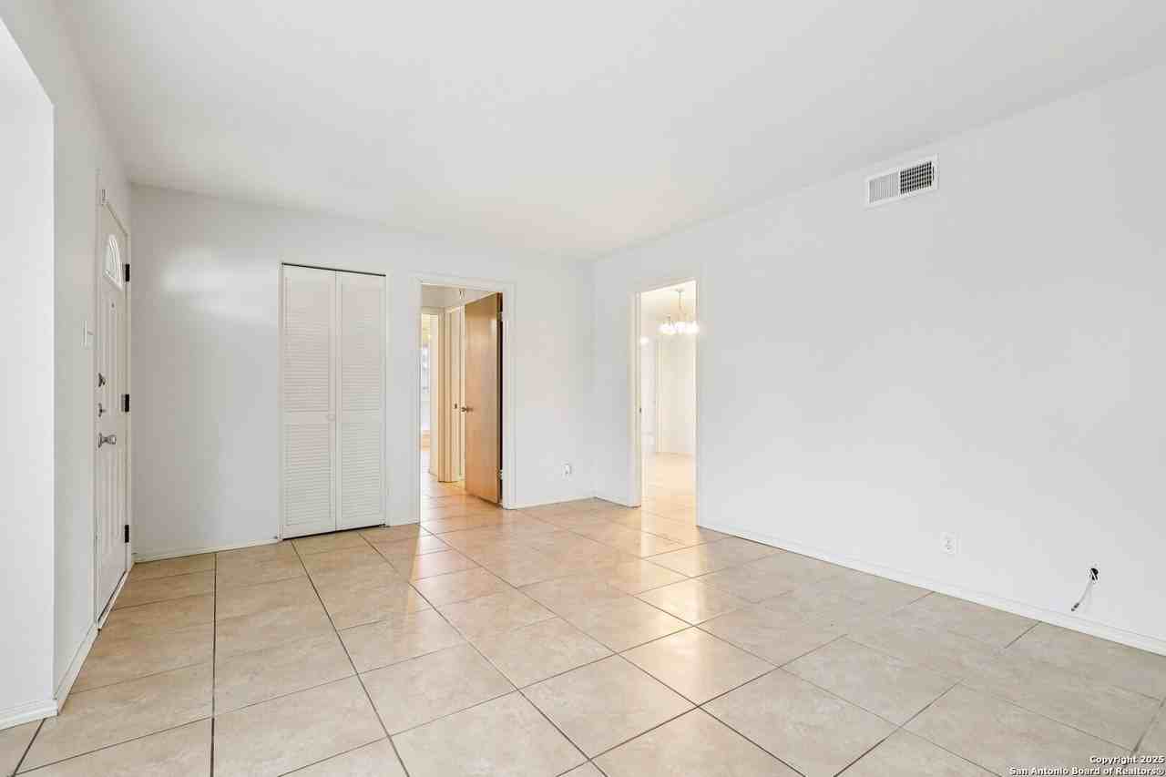 5702 Gabor Dr - Photo 7 of 29