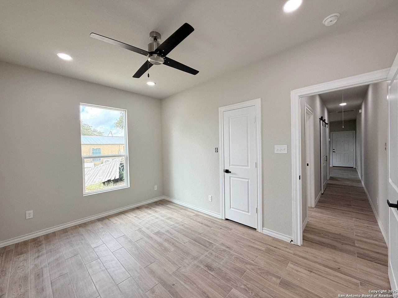 3274 Interstate 35 N Unit 1 #1 - Photo 4 of 20