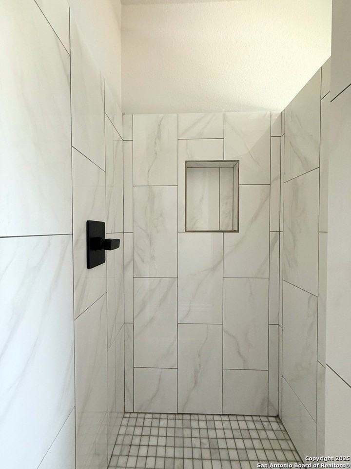 3274 Interstate 35 N Unit 1 #1 - Photo 7 of 20