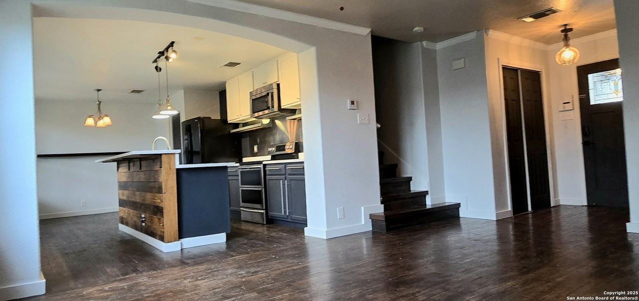 6307 Sentry Pt - Photo 3 of 22