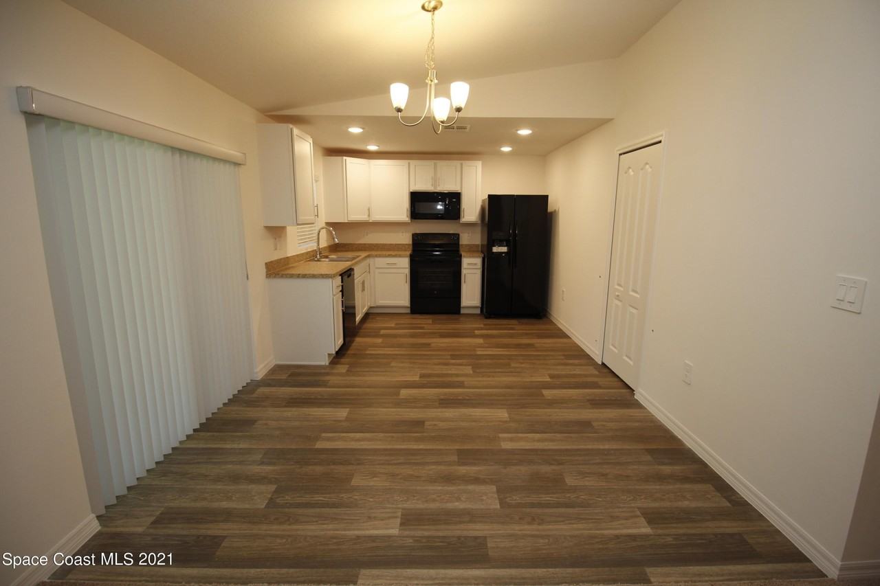 1825 Tulane Ave Se - Photo 4 of 15