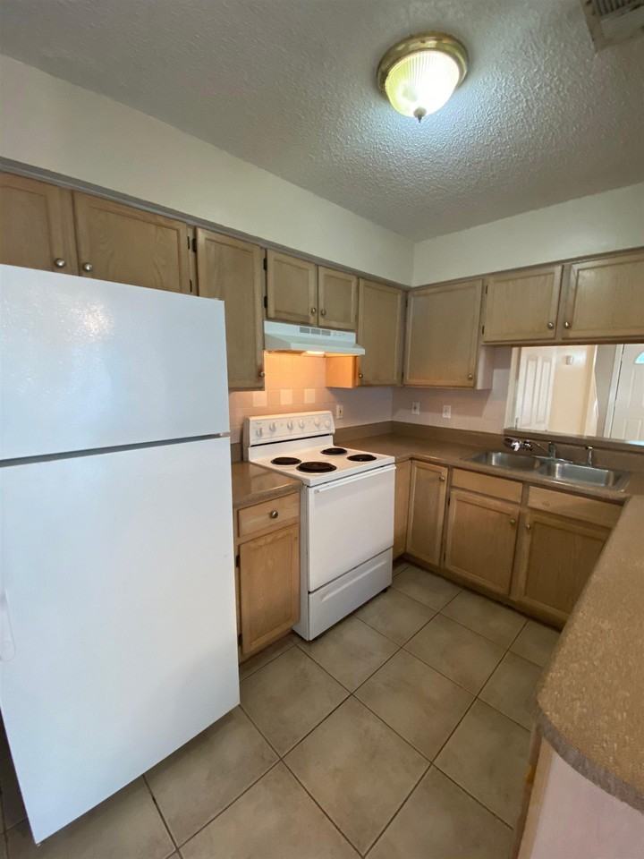 2603 W Tharpe St Apt D #D - Photo 5 of 13