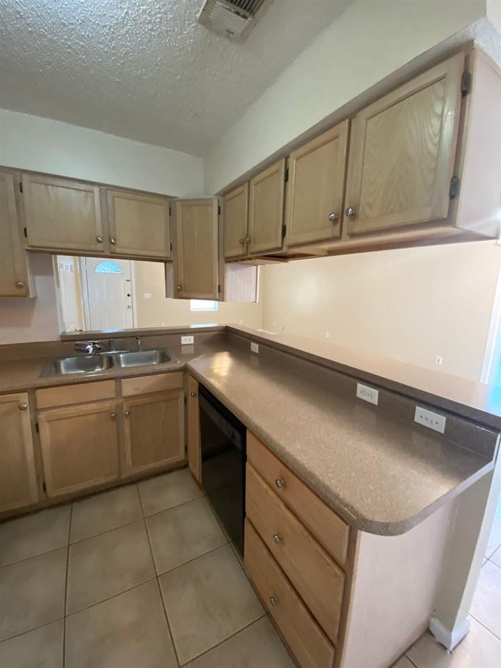 2603 W Tharpe St Apt D #D - Photo 6 of 13