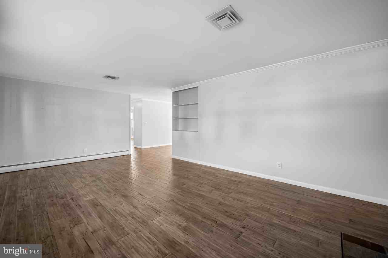 2112 Suburban Greens Drive - Photo 6 of 39